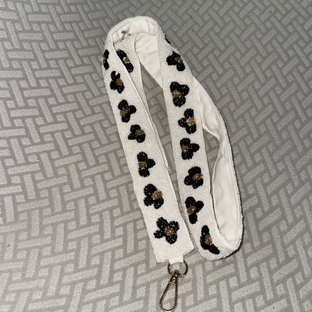 Beaded purse strap 🤍